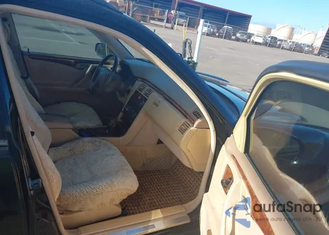 2001 Mercedes-Benz E 320 z USA, uszkodzony, nr VIN WDBJH65J31B188664